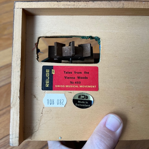 Vintage 70s Swiss Vienna Woods House Music Box - Picture 6 of 7